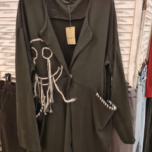 Maxi Cardigan Verde Bosco con Ricamo Astratto e Dettagli in Lana