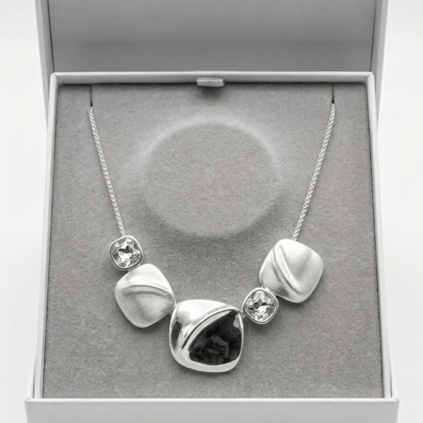 Collana Alex Arte Collezione Scintille – Design Geometrico Argentato con Cristalli