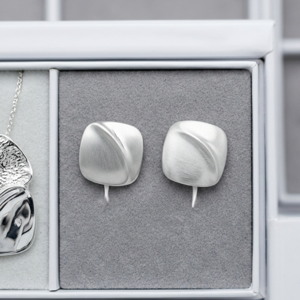 Orecchini Alex Arte Collezione Scintille – Design Quadrato Satinato Placcato Argento