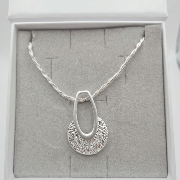 Collana Alex Arte Collezione Scintille – Pendente a Doppio Anello Satinato e Pavé